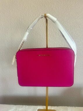 🌺NWT Michael Kors LG EW crossbody Wild Berry Pink